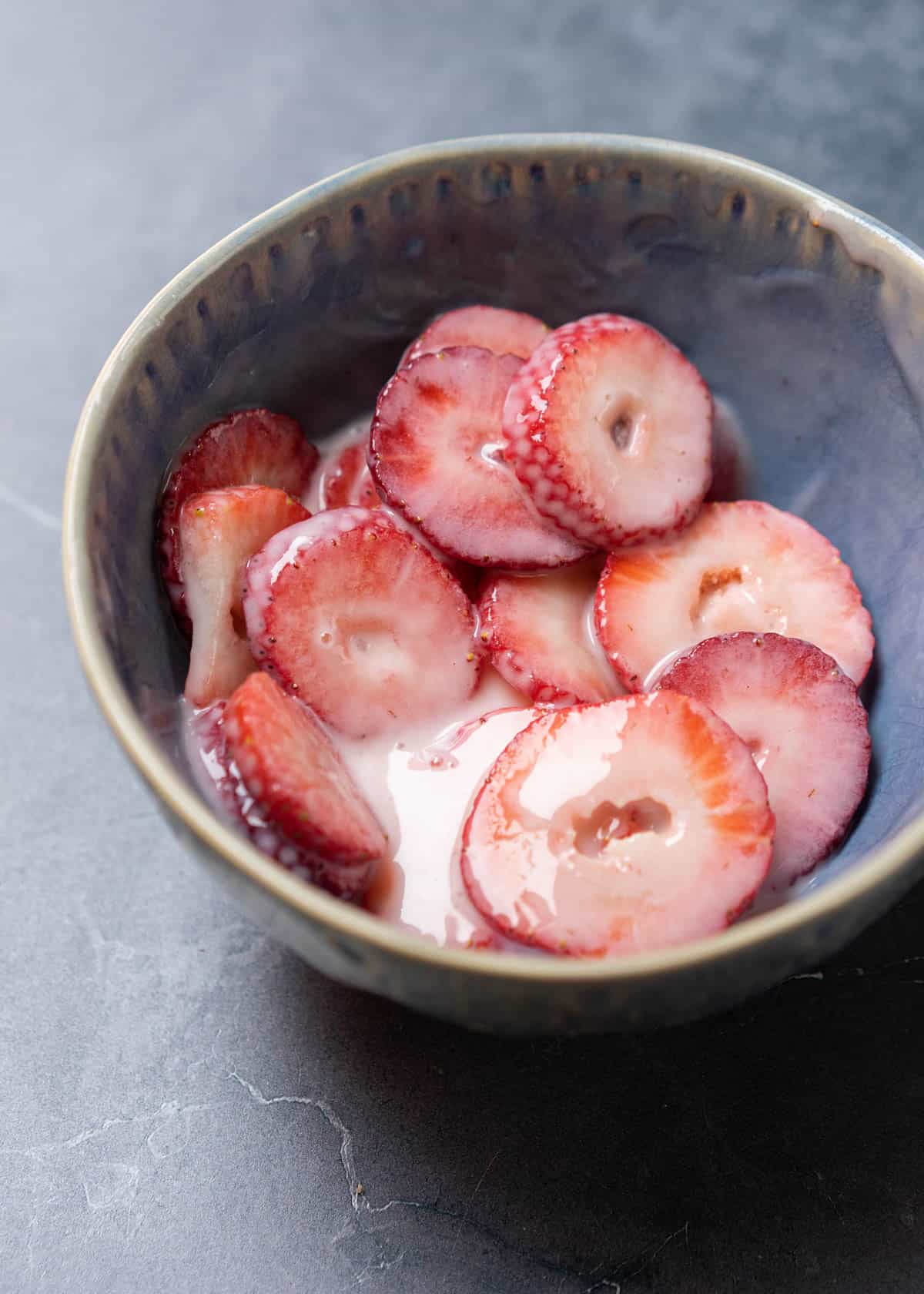 fresas con crema, or strawberries with cream.